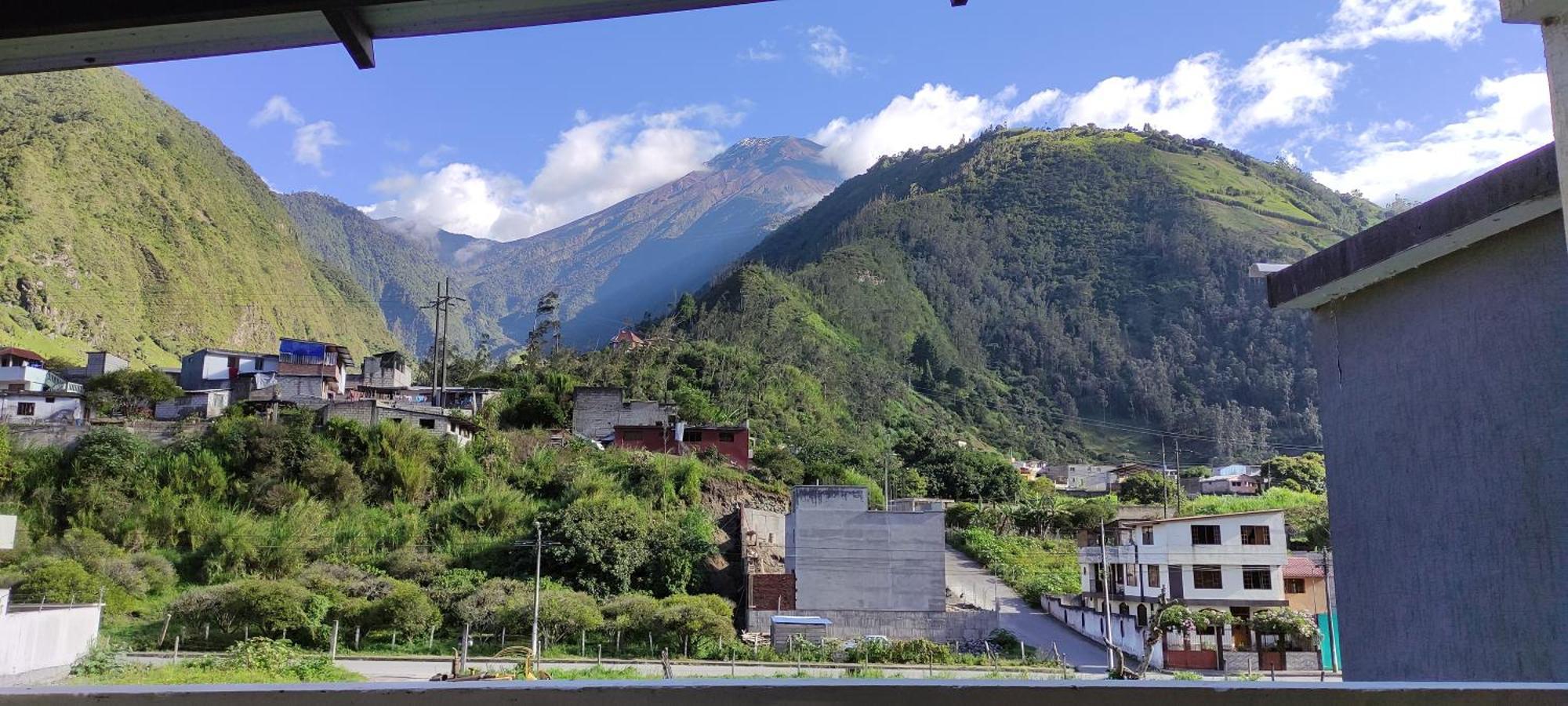 Elegante Apartamento Con Vistas Al Volcan Tungurahua بانيوس المظهر الخارجي الصورة