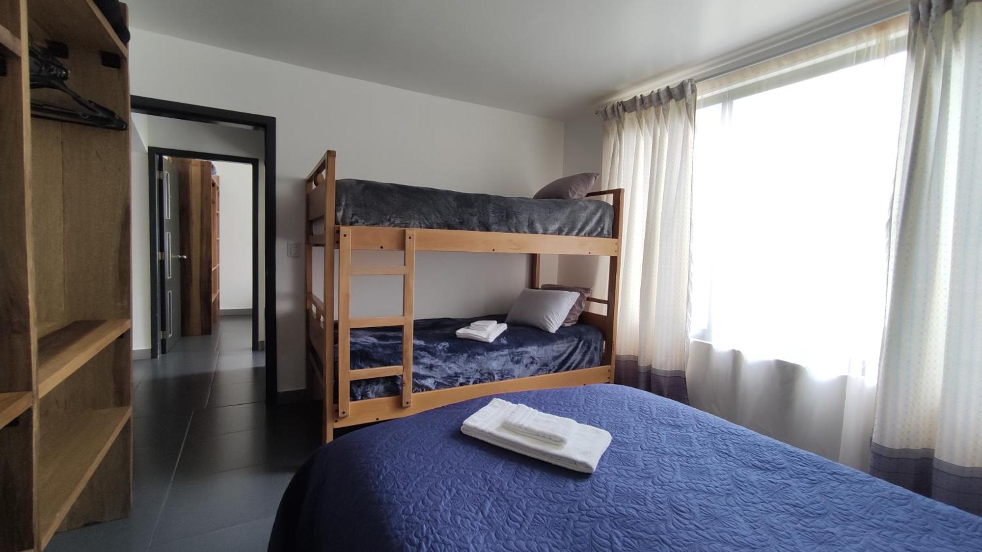 Elegante Apartamento Con Vistas Al Volcan Tungurahua بانيوس الغرفة الصورة